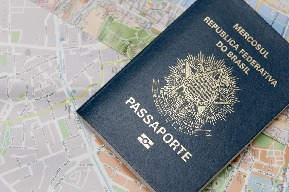 difference between advance parole and refugee travel document